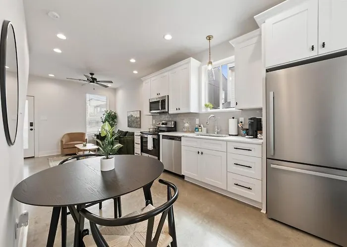 New Cracklin House Luxury Amenities Fast Wifi 65 Tv Lafayette